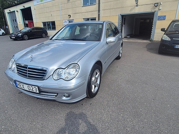 Mercedes-Benz C180 4 of 23