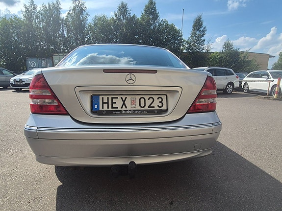 Mercedes-Benz C180 8 of 23