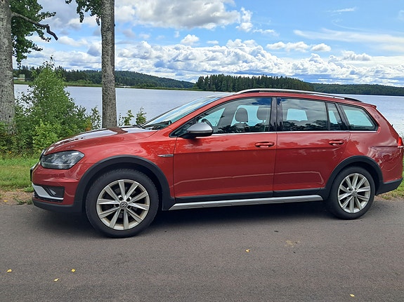 Volkswagen Golf Alltrack 3 of 12