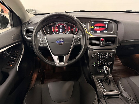 Volvo V40 16 of 27