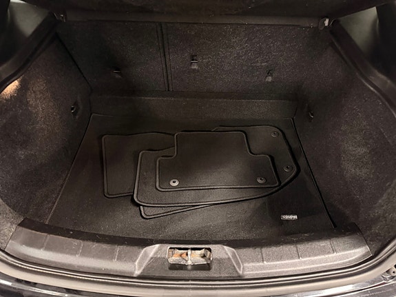 Volvo V40 26 of 27