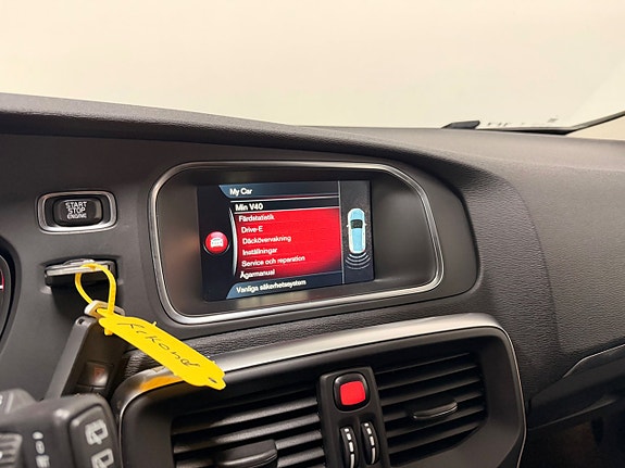 Volvo V40 21 of 27