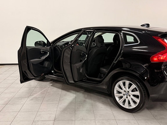 Volvo V40 12 of 27