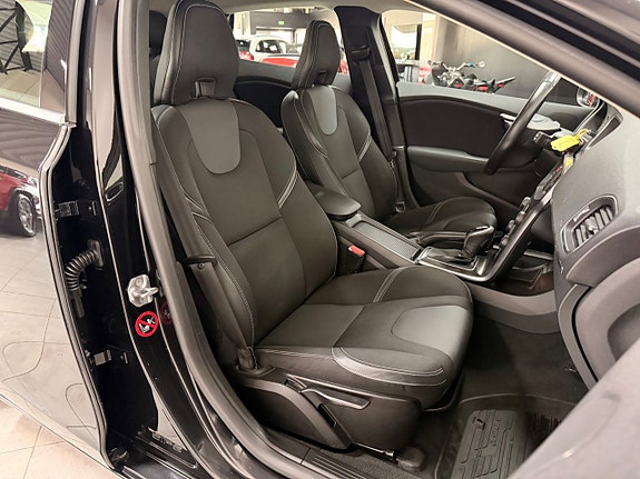 Volvo V40 25 of 27