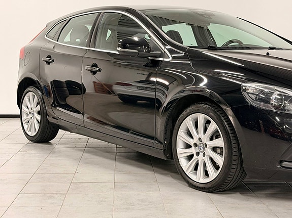 Volvo V40 3 of 27