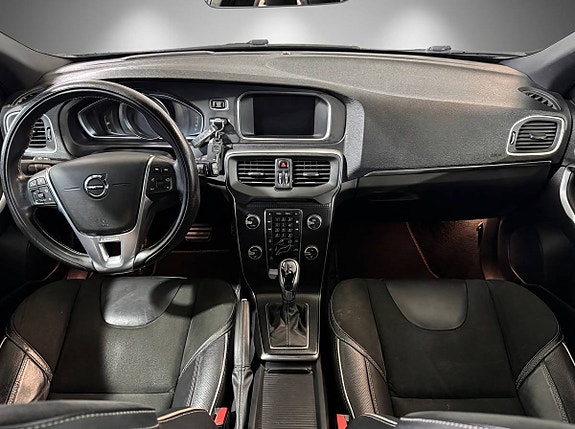 Volvo V40 8 of 24