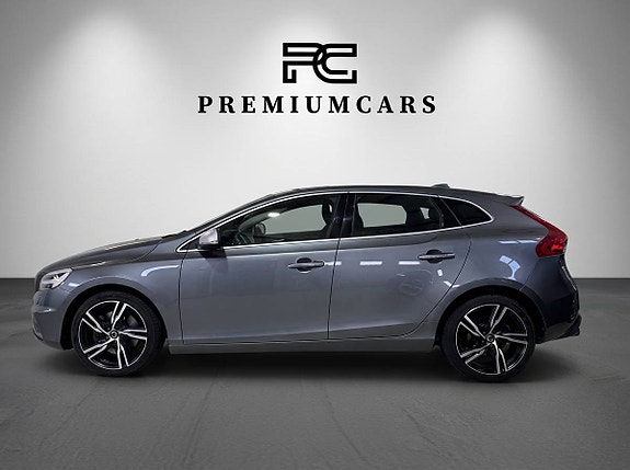Volvo V40 2 of 24