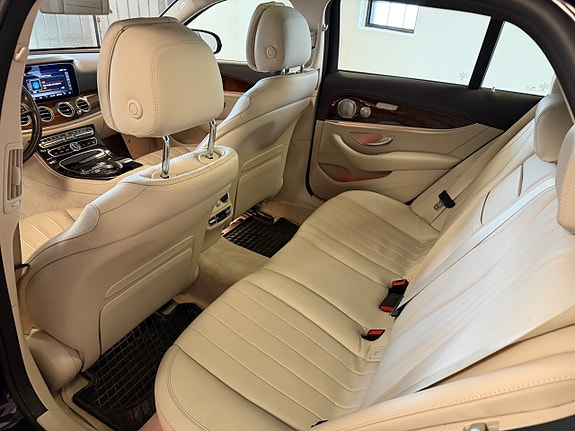 Mercedes-Benz E400 10 of 25