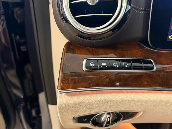 Mercedes-Benz E400 21 of 25