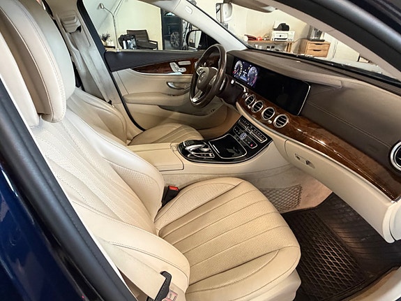 Mercedes-Benz E400 11 of 25