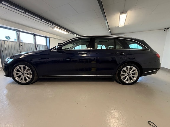Mercedes-Benz E400 4 of 25