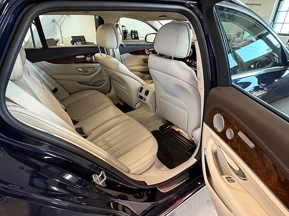 Mercedes-Benz E400 12 of 25