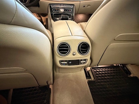 Mercedes-Benz E400 17 of 25