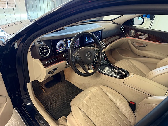 Mercedes-Benz E400 9 of 25