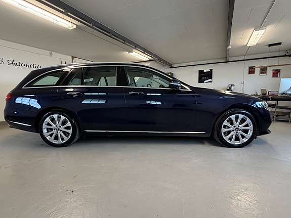 Mercedes-Benz E400 2 of 25