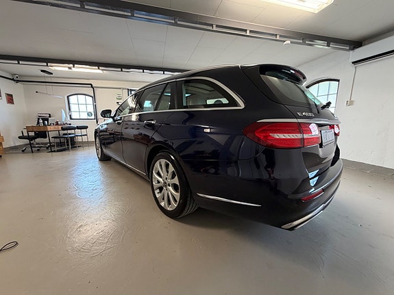 Mercedes-Benz E400 5 of 25
