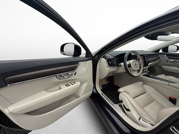 Volvo V90 Cross Country 10 of 30
