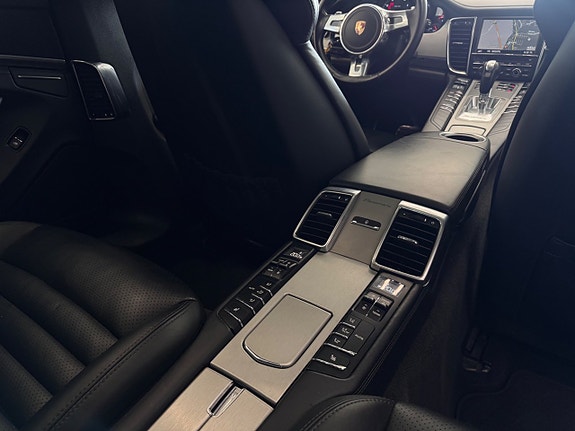 Porsche Panamera 4 25 of 28
