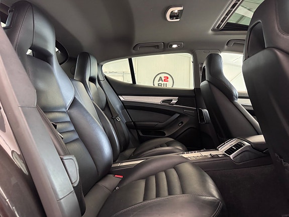 Porsche Panamera 4 17 of 28