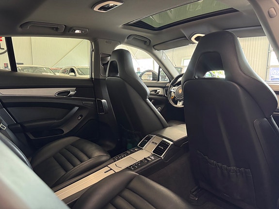 Porsche Panamera 4 15 of 28