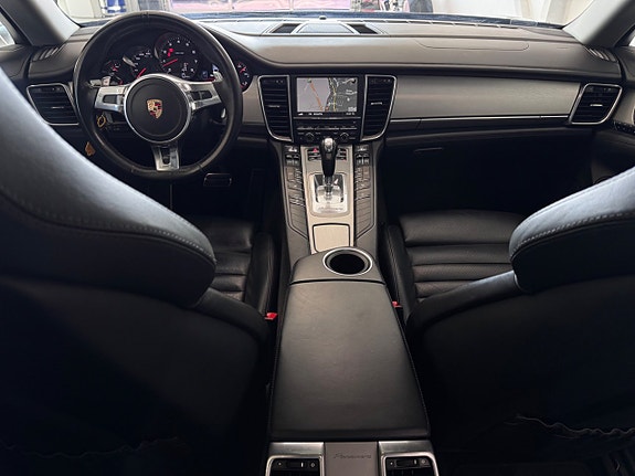 Porsche Panamera 4 18 of 28