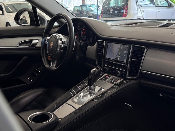 Porsche Panamera 4 19 of 28