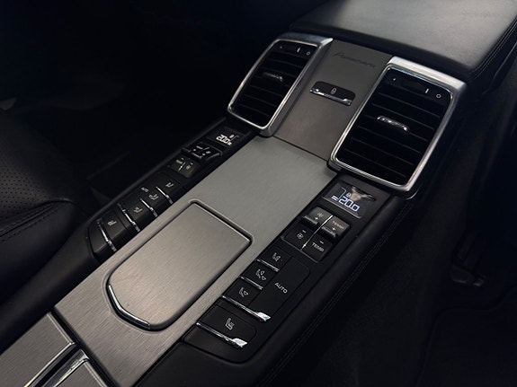 Porsche Panamera 4 26 of 28