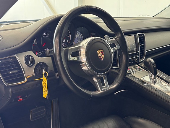 Porsche Panamera 4 20 of 28