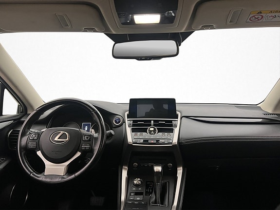 Lexus NX300h 12 of 30