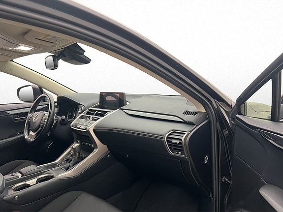 Lexus NX300h 15 of 30