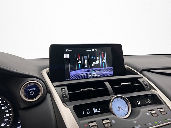 Lexus NX300h 20 of 30