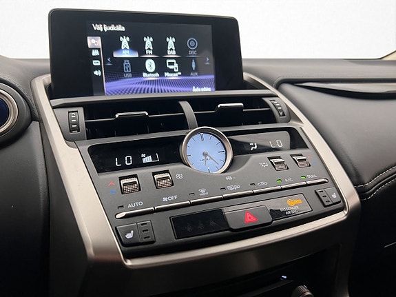 Lexus NX300h 23 of 30