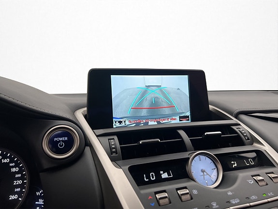 Lexus NX300h 24 of 30