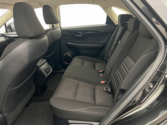 Lexus NX300h 16 of 30