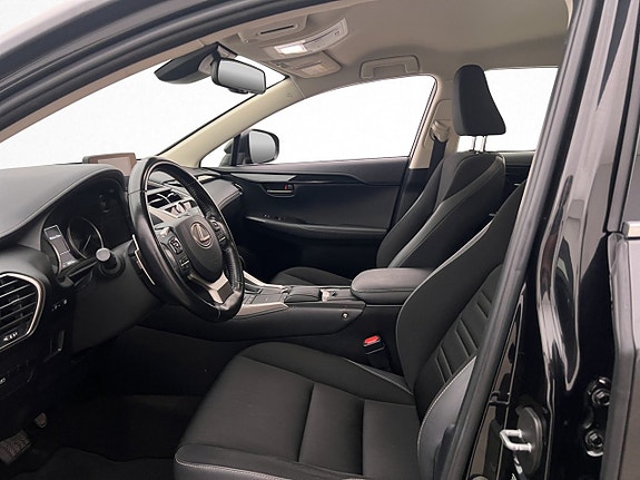 Lexus NX300h 11 of 30