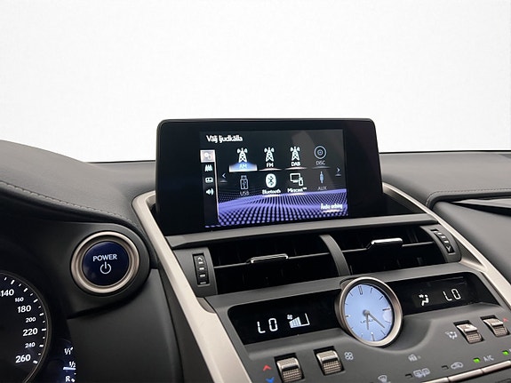 Lexus NX300h 22 of 30