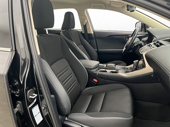 Lexus NX300h 14 of 30
