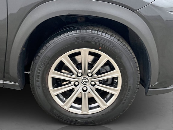 Lexus NX300h 27 of 30