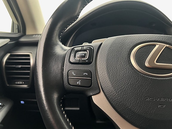 Lexus NX300h 18 of 30