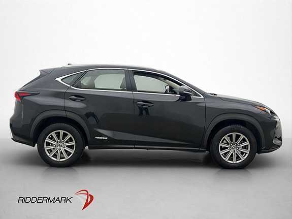 Lexus NX300h 9 of 30