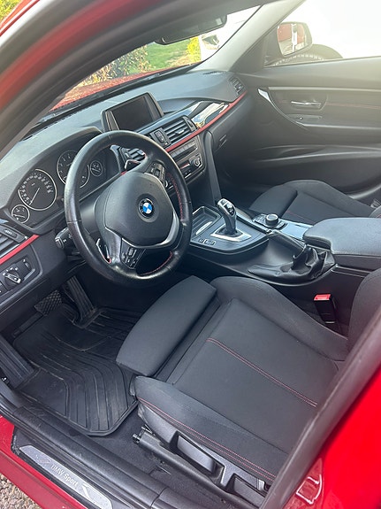 BMW 328i 4 of 5