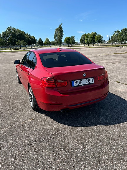 BMW 328i 3 of 5