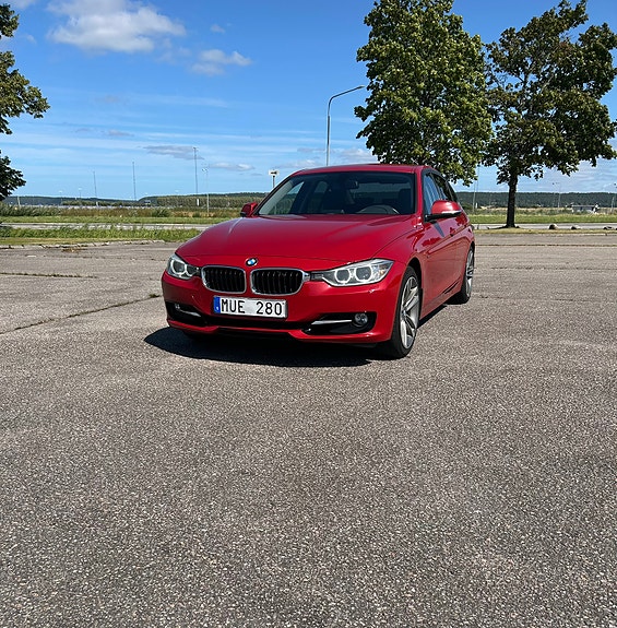 BMW 328i 2 of 5