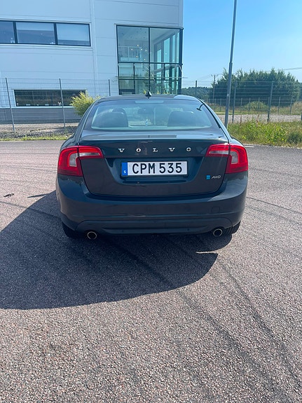 Volvo S60 2 of 7
