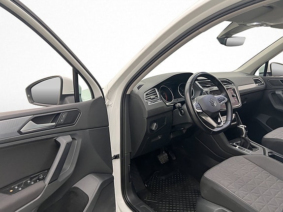 Volkswagen Tiguan 11 of 30