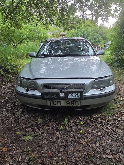 Volvo V70 2 of 4