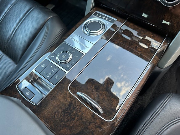 Land Rover Range Rover 30 of 30