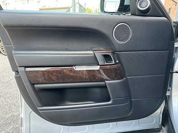 Land Rover Range Rover 18 of 30