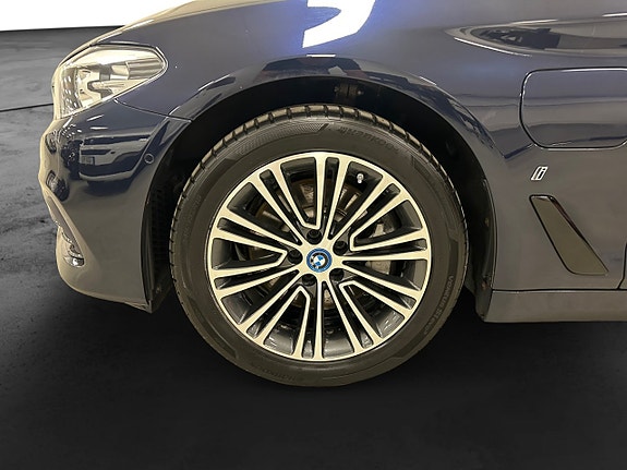 BMW 530e 15 of 15