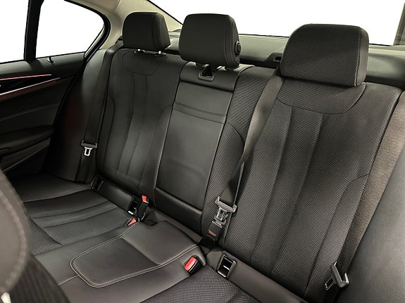 BMW 530e 14 of 15